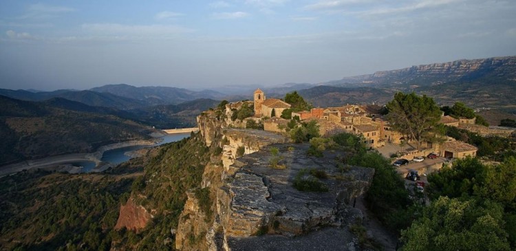 Els bombers rescaten una dona que havia caigut per un marge de dos metres a Siurana