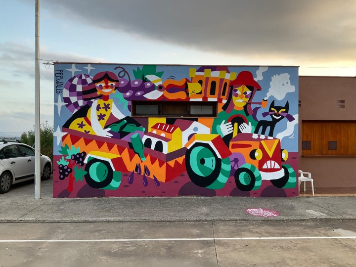 Els joves del Lloar dissenyen i pinten un mural que mostra la seva visió del poble i la comarca
