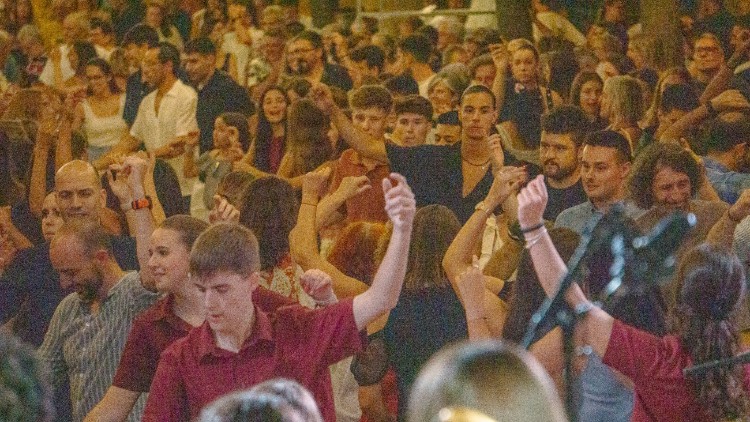 La Gresca a la fresca convida a descobrir i ballar la jota de Falset abans de Festa Major